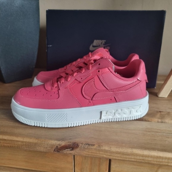 Nike AF1 react pink TrainersUk 5.5New In box - Picture 2 of 4